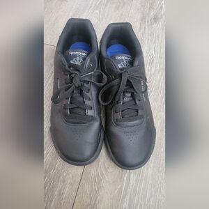 Like new black Reeboks